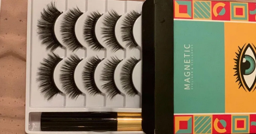 Magnetic Eyelashes 5-Pair Set Only $11.99 on Amazon | Includes Eyeliner